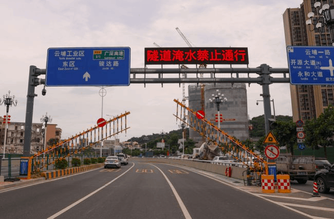 如何防汛？如何治理城市內(nèi)澇？四信城市防澇感知協(xié)同指揮系統(tǒng)_城市內(nèi)澇監(jiān)測系統(tǒng)雨中監(jiān)測1