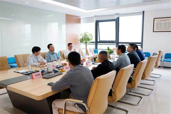 中國聯(lián)通廈門分公司副總經(jīng)理鄭慶良一行與我司領導座談會現(xiàn)場圖1