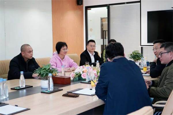 漳州廣電朱總一行蒞臨四信集團(tuán)參觀調(diào)研與我司領(lǐng)導(dǎo)座談現(xiàn)場圖3