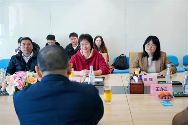 集美大學校長謝潮添一行與四信公司領導座談交流現(xiàn)場圖4