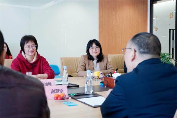 集美大學校長謝潮添一行與四信公司領導座談交流現(xiàn)場圖5